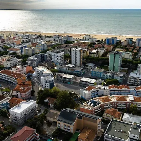 Spacious Flat With Common Pools And Kidsplay Area Lejlighed