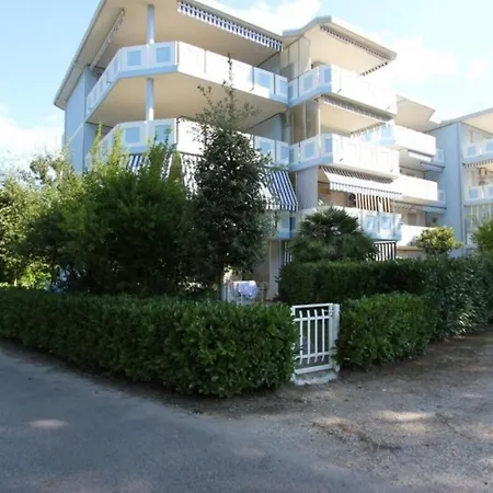 Spacious Flat With Common Pools And Kidsplay Area *