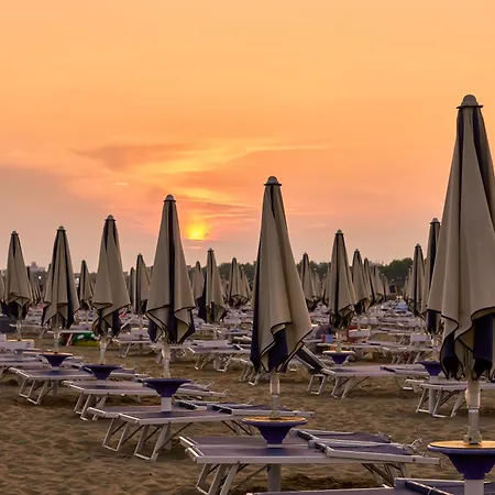 Spacious Flat With Common Pools And Kidsplay Area Μπιμπιόνε