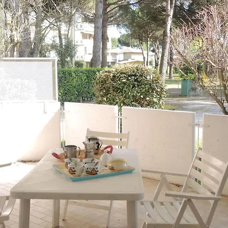 Spacious Flat With Terrace, Pool And Play Area 비비오네