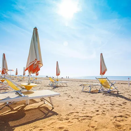 Spacious Flat With Common Pools And Kidsplay Area Lägenhet Bibione